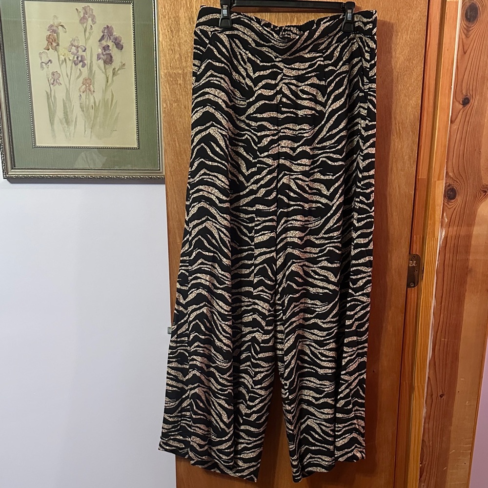 Torrid Zebra Print Wide Leg Pants - Black and Tan. Size 0R